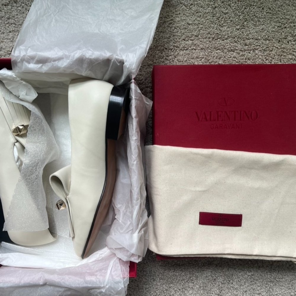 SOLD Valentino SZ 40 fringe leather loafers